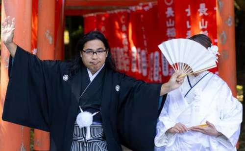 【顔画像】ロッチ中岡創一の嫁は6歳年下のOL美女！馴れ初めや子供も調査！